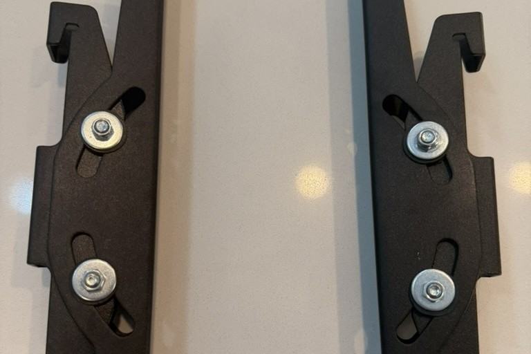 Close-up of the arm hooks and tilt plate
